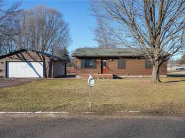 221 Wapiti Circle, Elk Mound