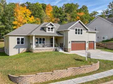 4715 Oakwood Hills Parkway, Eau Claire